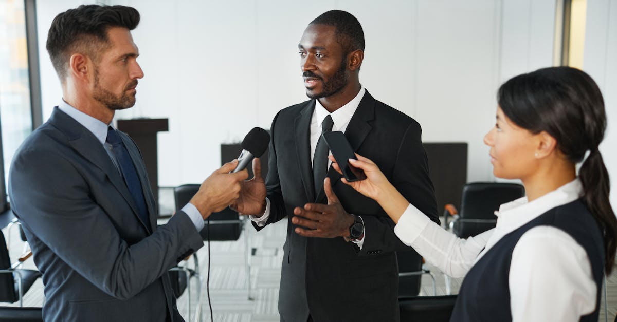 为什么社交媒体要求用户使用实名账号?